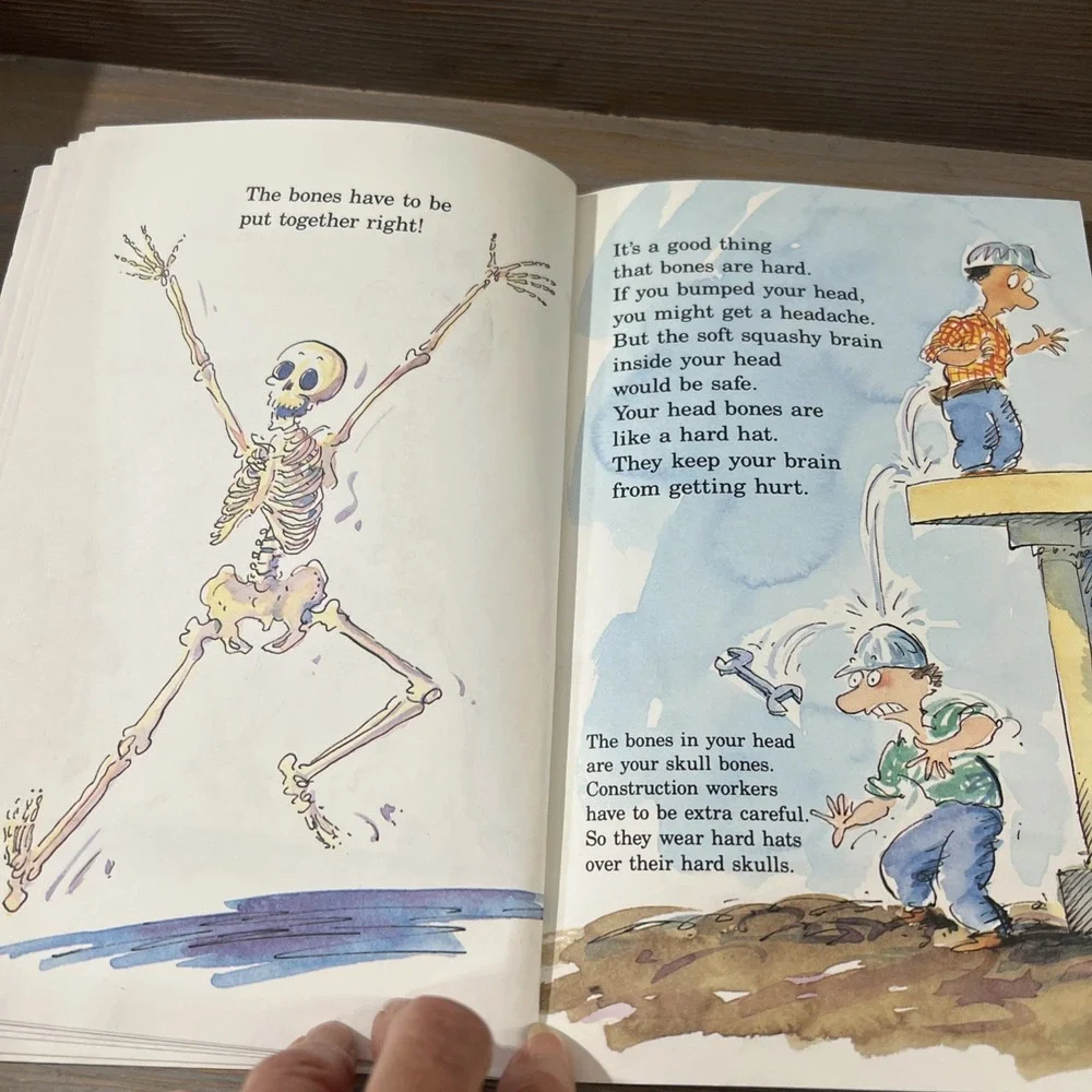 A book about your‎ skeleton, Gross, Ruth Belov